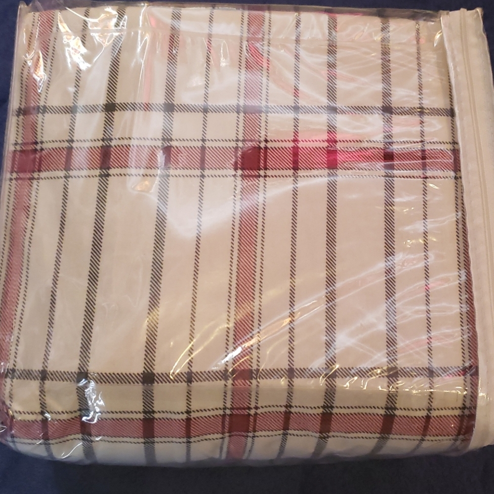 Complete King sheets 100% cotton new